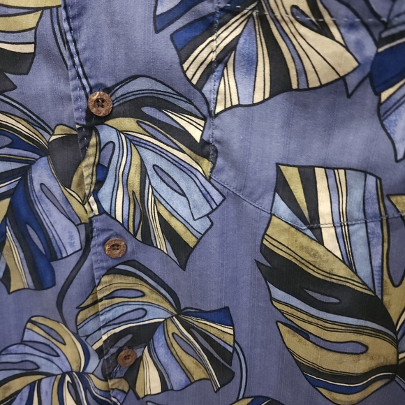 Tommy Bahama silk button shirt blue large - Picture 3 of 4
